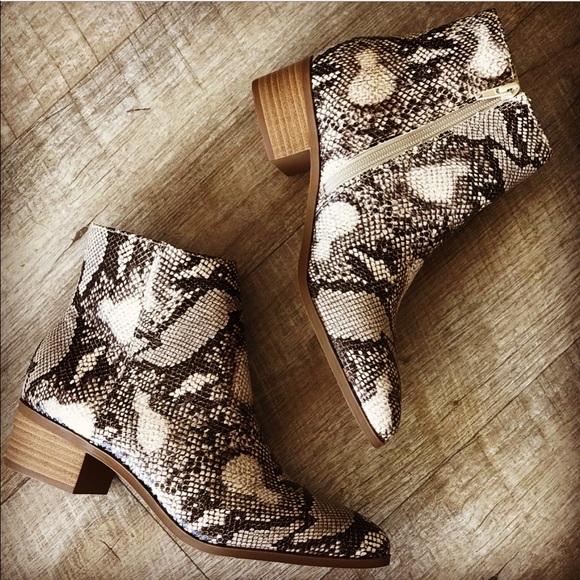 Last 1 Kimbo Snake Python Animal Print Ankle Boot - Picture 2 of 9